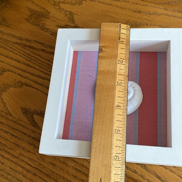 Cute framed picture of a shell for that beach house esthetic. - Picture 8 of 10